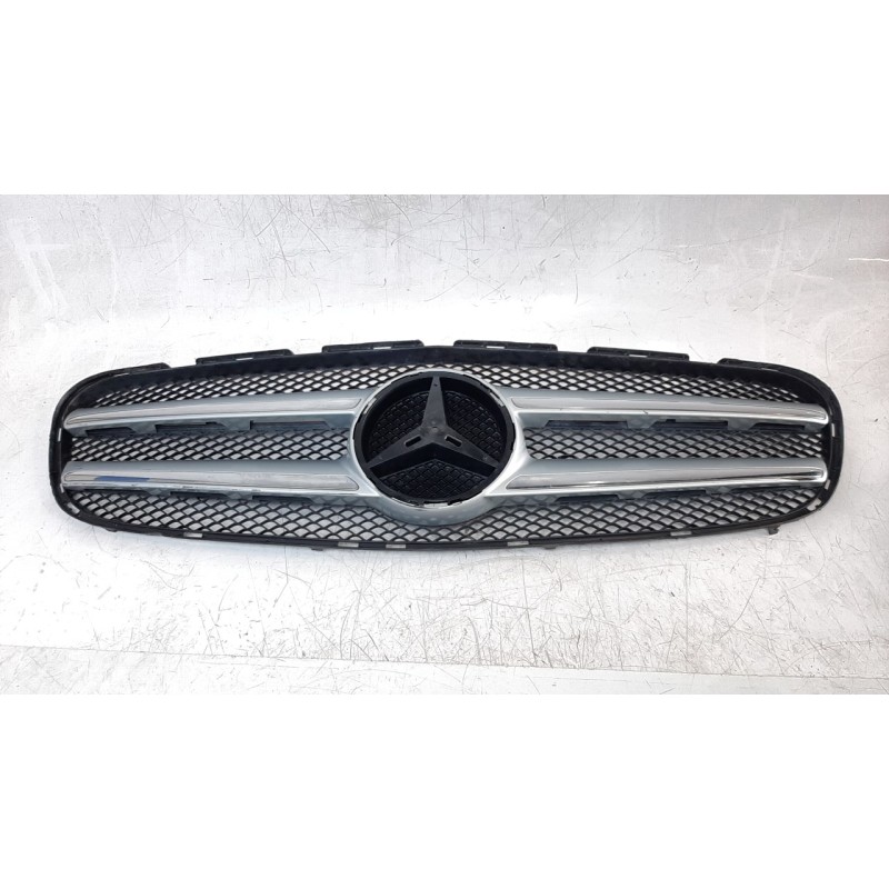 Recambio de rejilla delantera para mercedes-benz clase gla (w156) gla 200 cdi (156.908) referencia OEM IAM A0008880060  