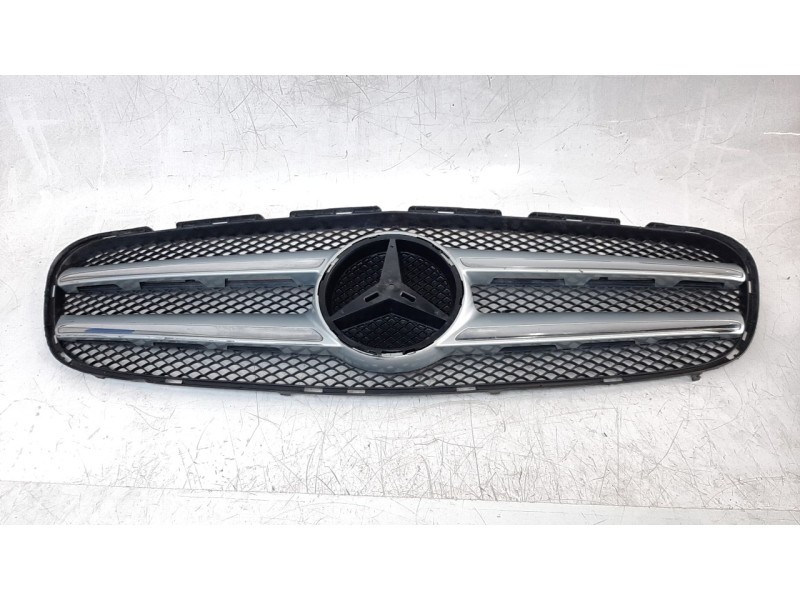Recambio de rejilla delantera para mercedes-benz clase gla (w156) gla 200 cdi (156.908) referencia OEM IAM A0008880060  