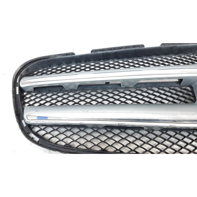 Recambio de rejilla delantera para mercedes-benz clase gla (w156) gla 200 cdi (156.908) referencia OEM IAM A0008880060  