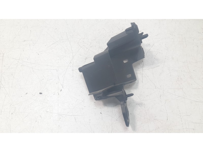 Recambio de soporte paragolpes trasero izquierdo para nissan townstar furgoneta/monovolumen (xfk) 1.3 referencia OEM IAM 8504569