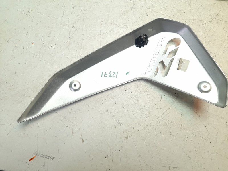 Recambio de moldura para bmw r 1300 gs referencia OEM IAM 46631683104  