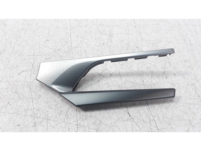 Recambio de moldura para toyota avensis 1.8 16v cat referencia OEM IAM 55436  