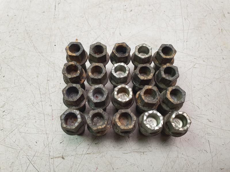 Recambio de juego tornillos de rueda para peugeot 308 ii (lb_, lp_, lw_, lh_, l3_) 1.6 gti (l35gnh) referencia OEM IAM TORNILLOS