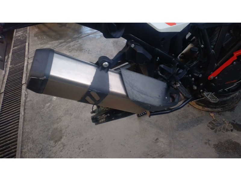 Recambio de silenciador trasero para ktm super adventure 1290 super adventure referencia OEM IAM   