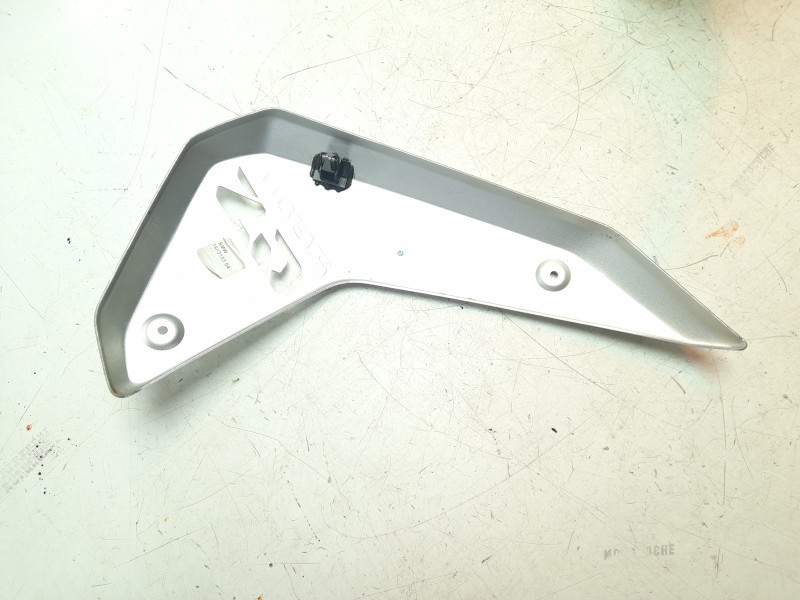 Recambio de moldura para bmw r 1300 gs referencia OEM IAM 46631683103  