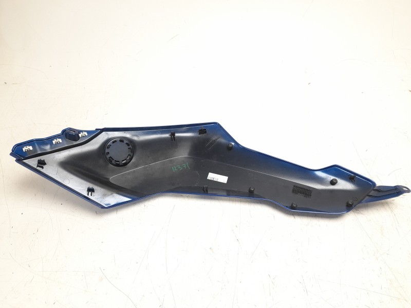 Recambio de moldura para bmw r 1300 gs referencia OEM IAM 46631541486  