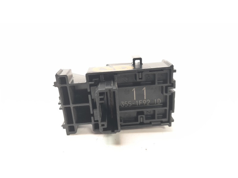 Recambio de mando elevalunas delantero derecho para toyota corolla (e21) referencia OEM IAM 8481002240  