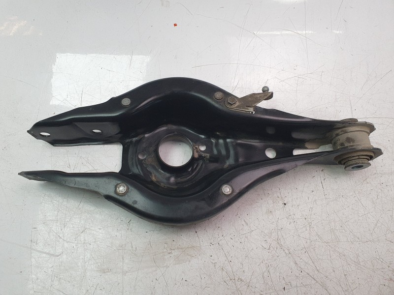 Recambio de brazo suspension superior trasero izquierdo para bmw 1 (f20) 118 d referencia OEM IAM 33326792541  