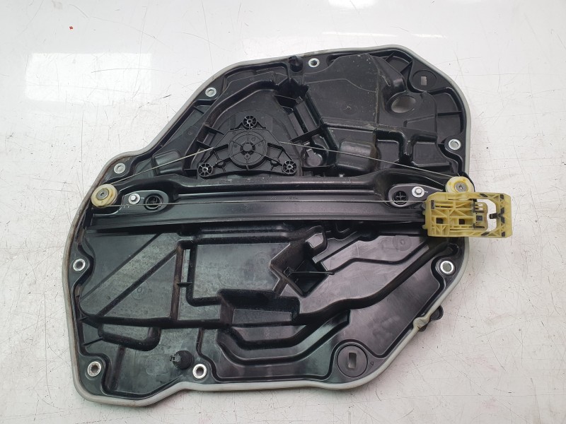 Recambio de elevalunas trasero derecho para bmw 1 (f40) 118 d referencia OEM IAM 51335A638E6  