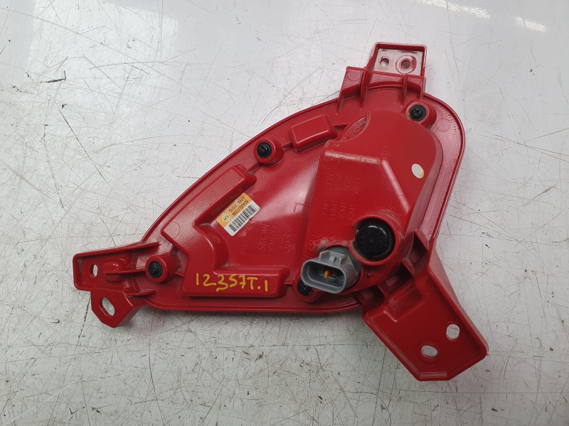 Recambio de piloto trasero izquierdo paragolpes para kia xceed 1.0 t-gdi 74 kw (100 cv) referencia OEM IAM 92405J7300  