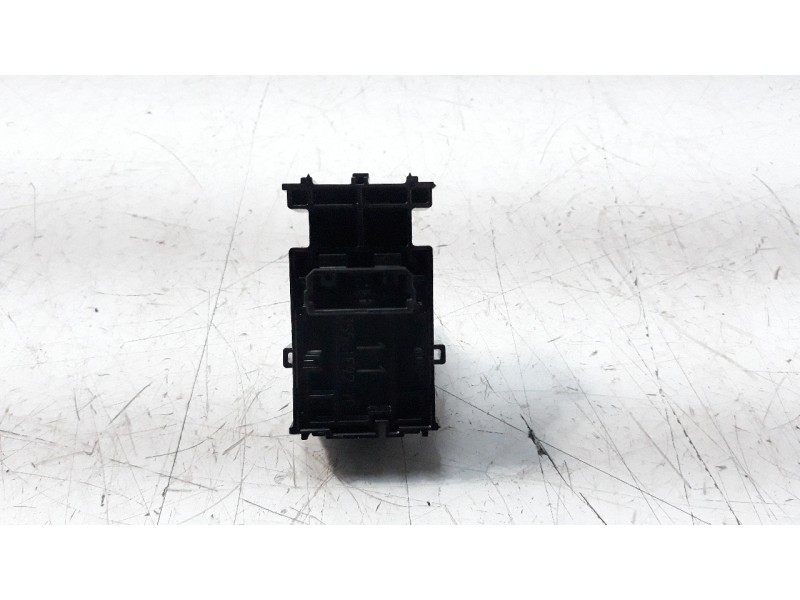 Recambio de mando elevalunas trasero derecho para toyota corolla (e21) referencia OEM IAM 8481002250  