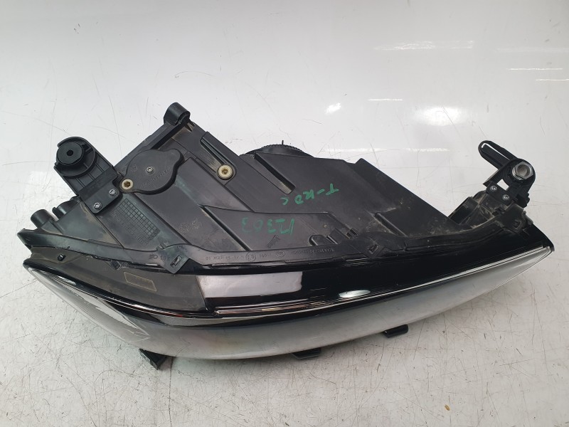 Recambio de faro derecho para volkswagen t-roc (a11, d11) 2.0 tdi referencia OEM IAM 2GA941774  