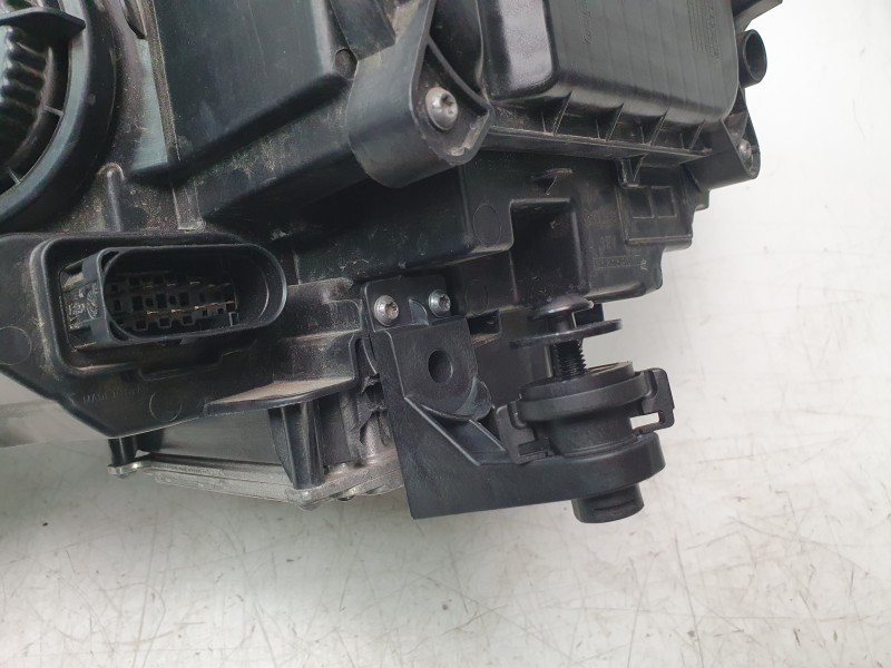 Recambio de faro derecho para volkswagen t-roc (a11, d11) 2.0 tdi referencia OEM IAM 2GA941774 7P5941591AJ 