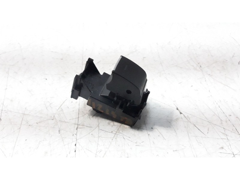 Recambio de mando elevalunas trasero derecho para toyota corolla (e21) referencia OEM IAM 8481002250  
