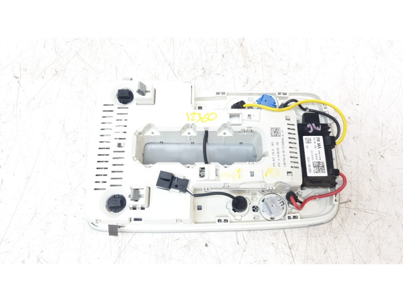 Recambio de luz interior para audi a1 sportback (gba) 30 tfsi referencia OEM IAM 8Y0947135B  