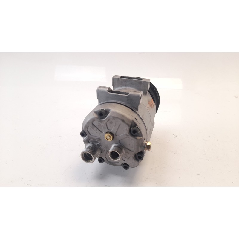 Recambio de compresor aire acondicionado para volkswagen passat berlina (3b2) 1.9 tdi referencia OEM IAM 8D0260805  32030