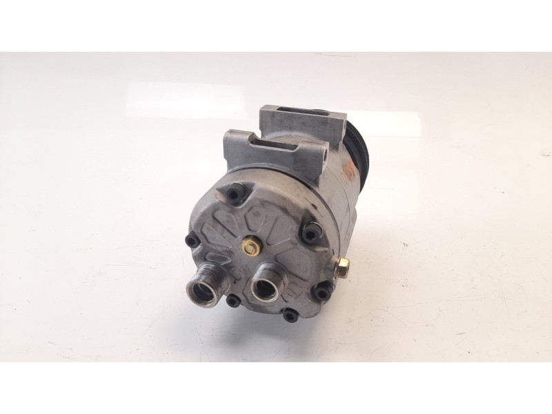 Recambio de compresor aire acondicionado para volkswagen passat berlina (3b2) 1.9 tdi referencia OEM IAM 8D0260805  32030