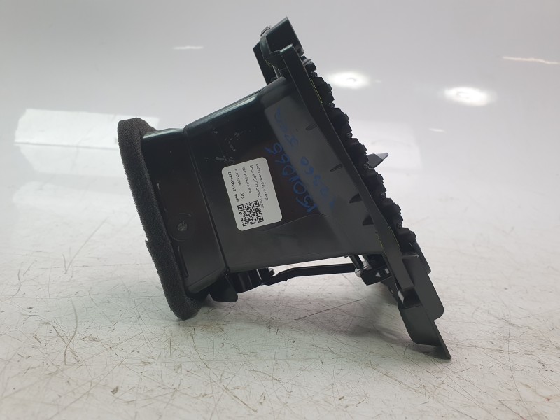 Recambio de aireador izquierdo para audi a1 sportback (gba) 30 tfsi referencia OEM IAM 82C820902A  