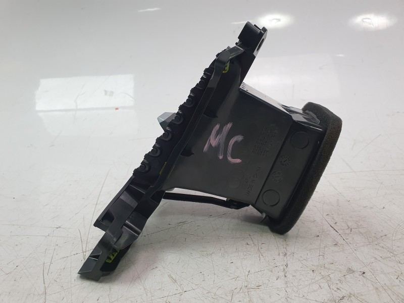 Recambio de aireador izquierdo para audi a1 sportback (gba) 30 tfsi referencia OEM IAM 82C820902A  