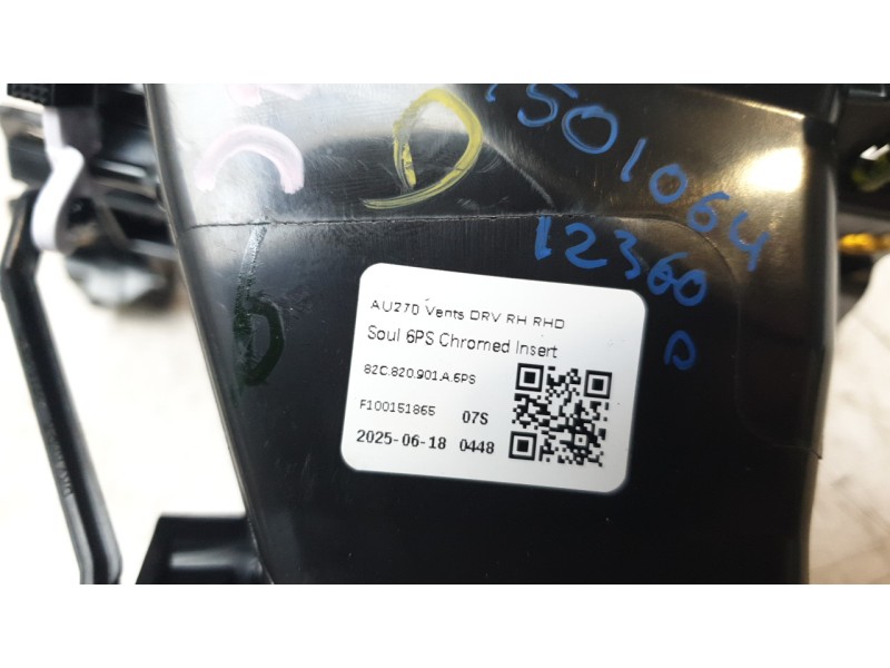 Recambio de aireador derecho para audi a1 sportback (gba) 30 tfsi referencia OEM IAM 82C820901A  