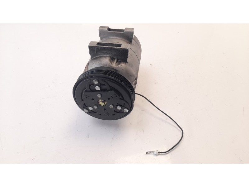 Recambio de compresor aire acondicionado para volkswagen passat berlina (3b2) 1.9 tdi referencia OEM IAM 8D0260805  32030