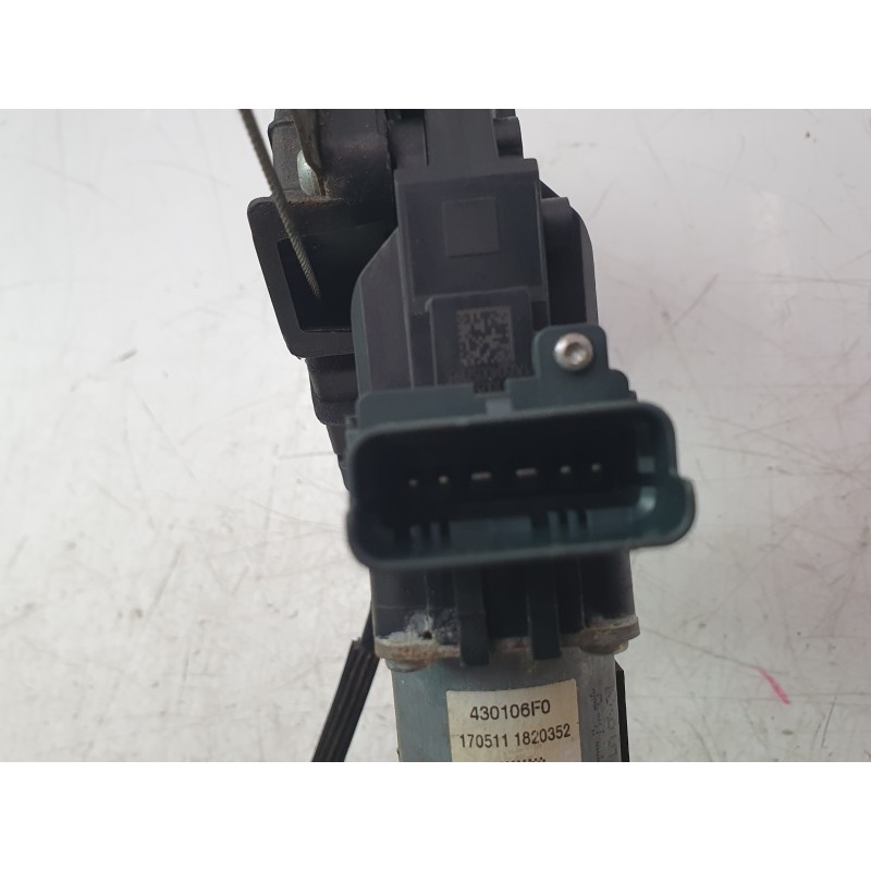 Recambio de elevalunas delantero derecho para renault megane iv hatchback (b9a/m/n_) 1.5 dci 110 (b9a3) referencia OEM IAM 80720