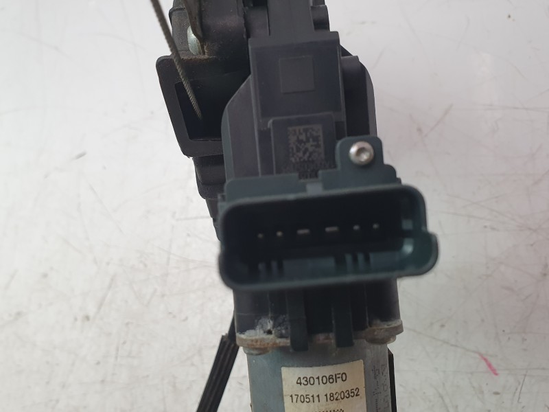 Recambio de elevalunas delantero derecho para renault megane iv hatchback (b9a/m/n_) 1.5 dci 110 (b9a3) referencia OEM IAM 80720