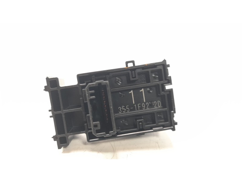 Recambio de mando elevalunas trasero izquierdo para toyota corolla (e21) referencia OEM IAM 8481002250  