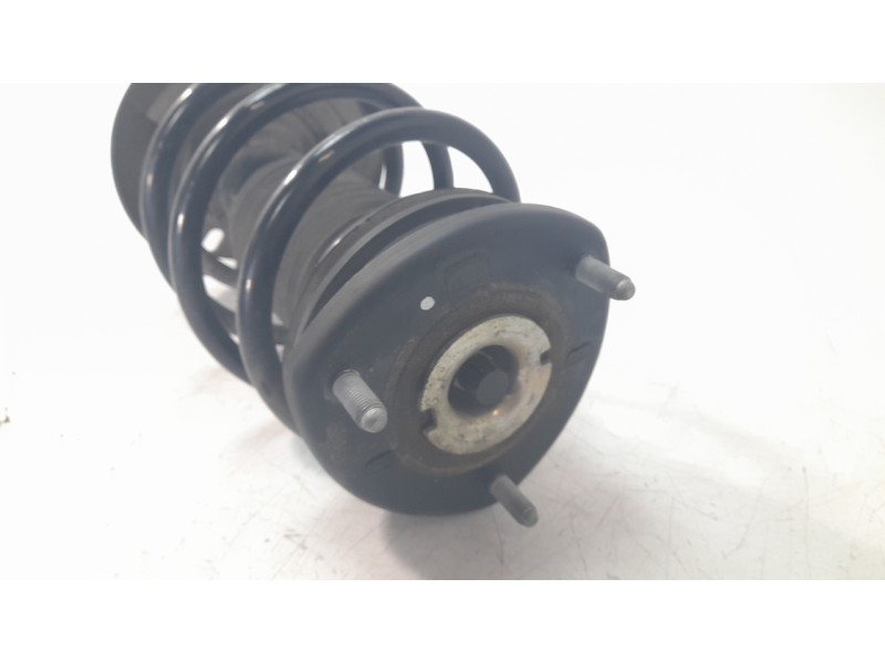 Recambio de amortiguador delantero derecho para mazda 3 berlina (bp) evolution referencia OEM IAM BDNH3470XB  