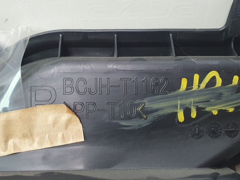 Recambio de moldura para mazda 3 berlina (bp) evolution referencia OEM IAM BCJHT1162  