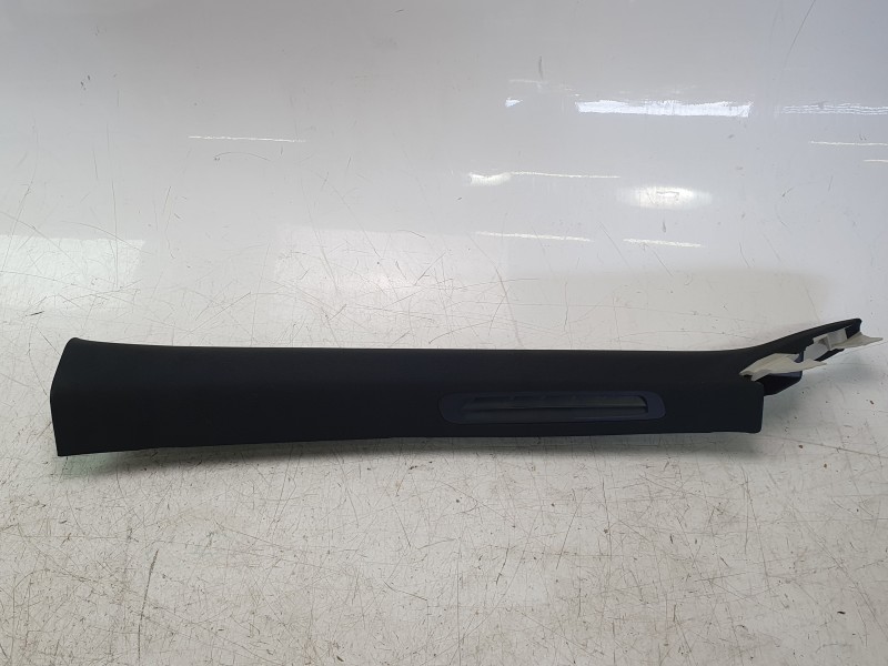 Recambio de moldura para mazda 3 berlina (bp) evolution referencia OEM IAM BCJHT1172  