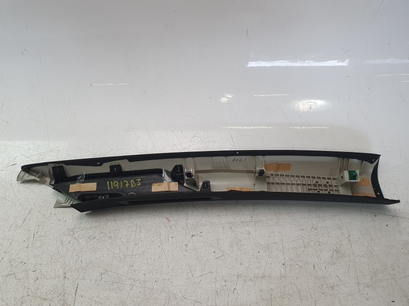 Recambio de moldura para mazda 3 berlina (bp) evolution referencia OEM IAM BCJHT1172  