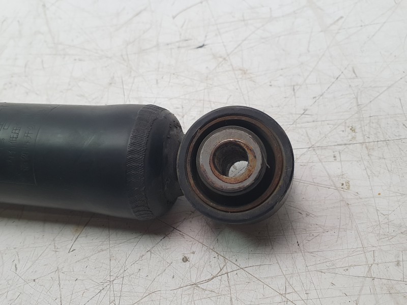 Recambio de amortiguador trasero derecho para mazda 3 berlina (bp) evolution referencia OEM IAM BCKE28700E  