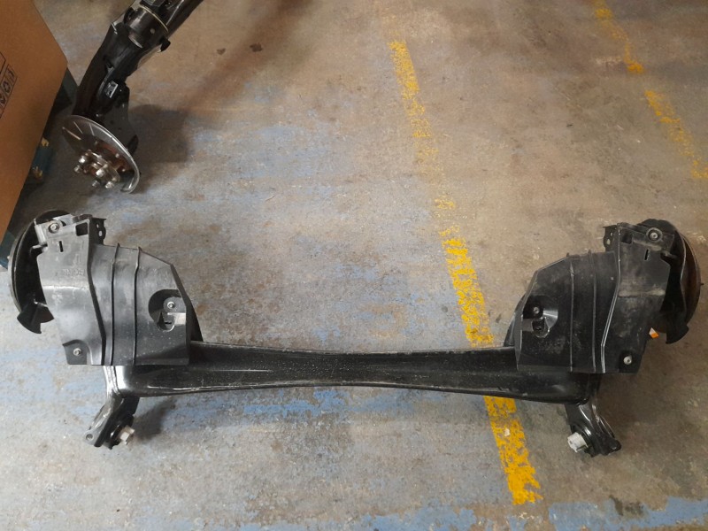 Recambio de puente trasero para mazda 3 berlina (bp) evolution referencia OEM IAM BFTD28B0XB  