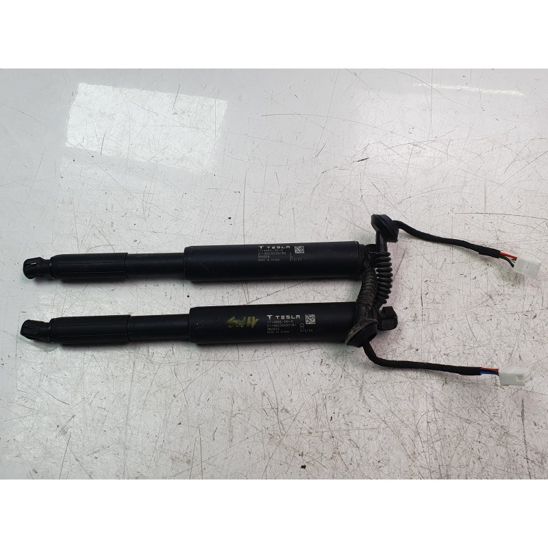 Recambio de amortiguadores maletero / porton para tesla model 3 (5yj3) ev awd referencia OEM IAM 171486500D  