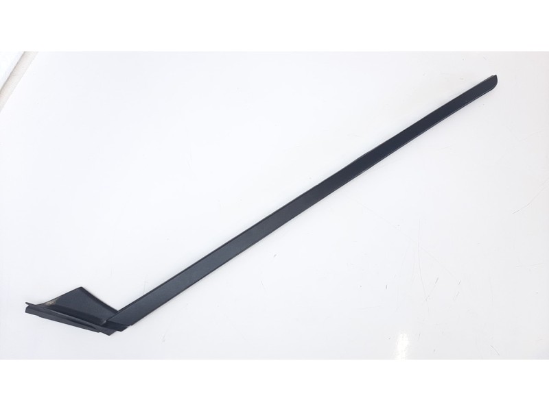 Recambio de moldura para hyundai i20 active 1.0 tgdi cat referencia OEM IAM 86141Q0000  
