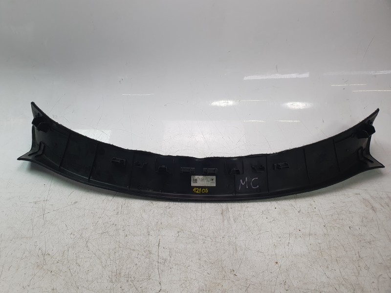 Recambio de moldura para tesla model 3 (5yj3) ev awd referencia OEM IAM 173404410D  