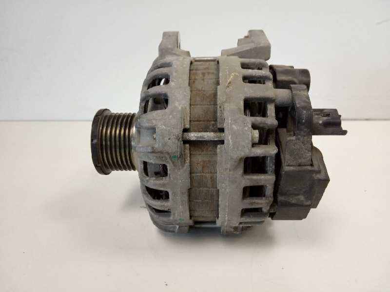 Recambio de alternador para dacia sandero stepway referencia OEM IAM 231005079R  