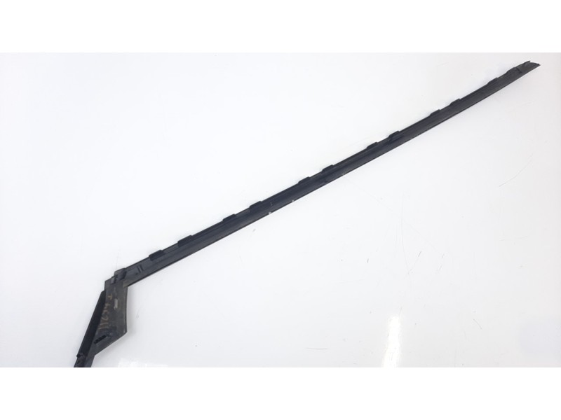 Recambio de moldura para hyundai i20 active 1.0 tgdi cat referencia OEM IAM 86141Q0000  