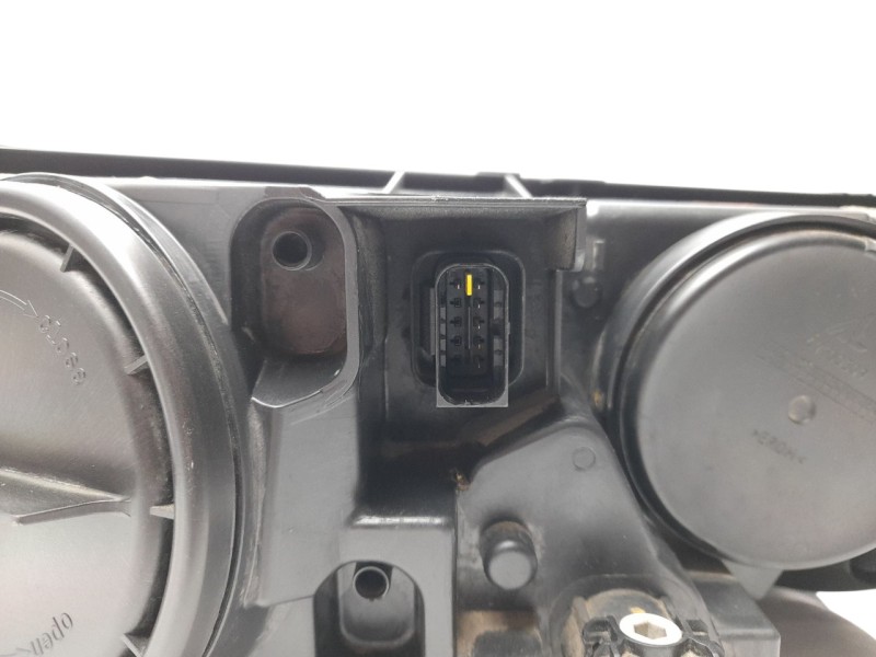 Recambio de faro izquierdo para citroën c4 picasso ii 1.6 bluehdi 120 referencia OEM IAM 9677217380  104LLO672