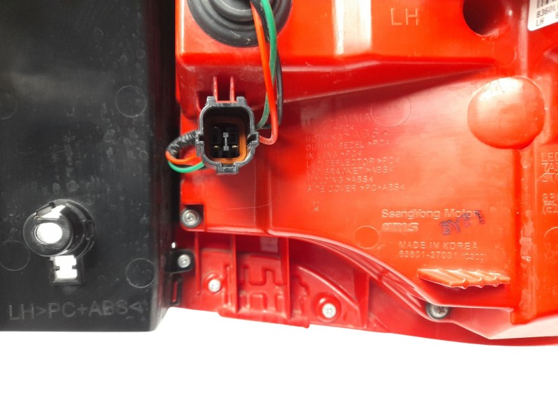 Recambio de piloto trasero izquierdo para ssangyong korando (c300) 1.5 referencia OEM IAM 8360134100  