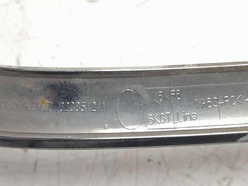 Recambio de molduras delanteras para renault megane iv hatchback (b9a/m/n_) 1.5 dci 110 (b9a3) referencia OEM IAM 623851211R 107