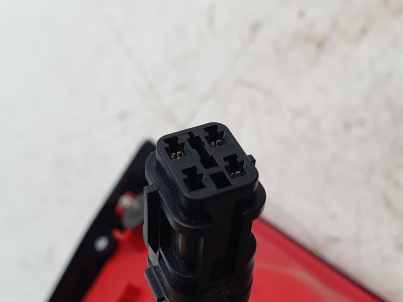 Recambio de piloto trasero derecho interior para ssangyong korando (c300) 1.5 referencia OEM IAM 8360437001  