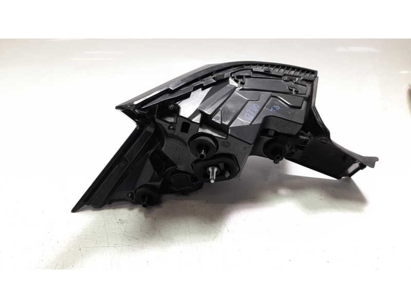 Recambio de piloto trasero derecho para renault rafale rafale referencia OEM IAM 265501851R  