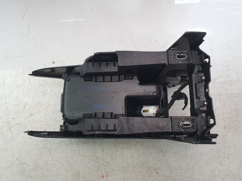 Recambio de apoyabrazos central para seat leon sportstourer (kl8, kld) 2.0 tdi referencia OEM IAM 5FA864207C 5FA858329 