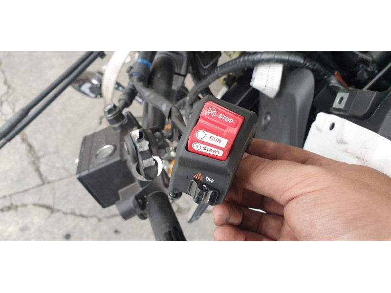 Recambio de piña luces derecha para yamaha xsr 700 xsr 700 referencia OEM IAM B34839750100  