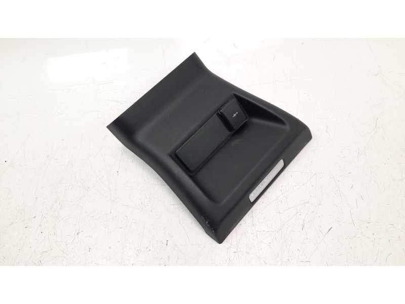 Recambio de moldura para land rover range rover evoque referencia OEM IAM K8D204569A  