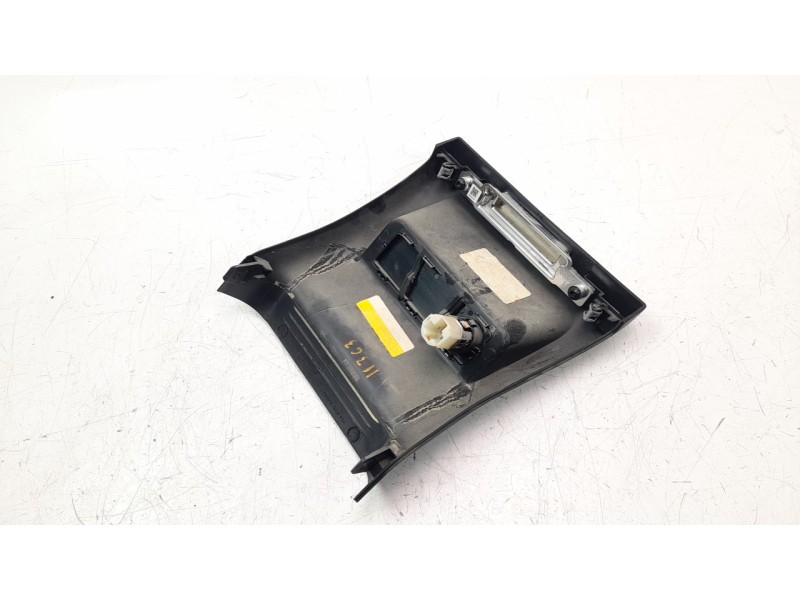 Recambio de moldura para land rover range rover evoque referencia OEM IAM K8D204569A  