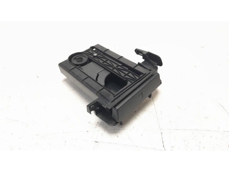 Recambio de cenicero para toyota prius+ advance referencia OEM IAM 5562047071  