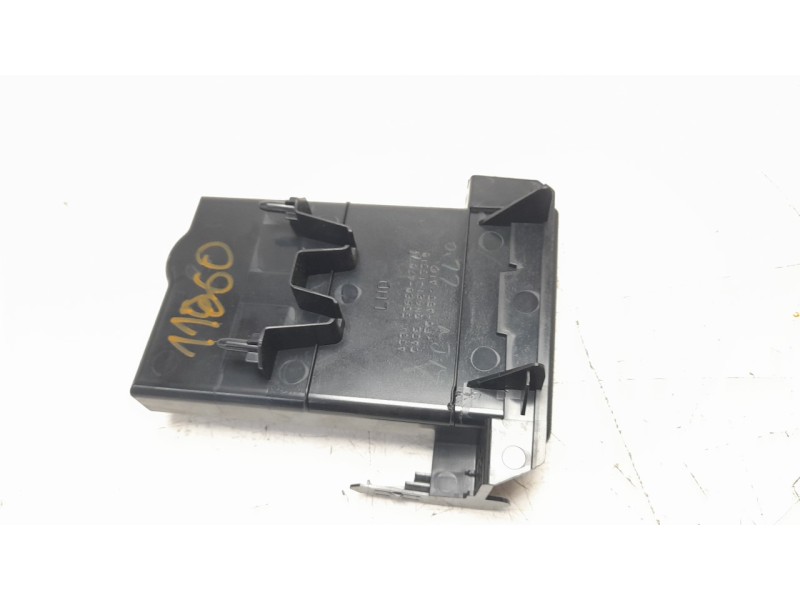 Recambio de cenicero para toyota prius+ advance referencia OEM IAM 5562047071  